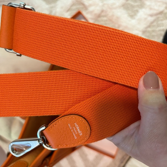 New Hermes Evelyne 23 (new size) Orange Crossbody Bag - Picture 9 of 11